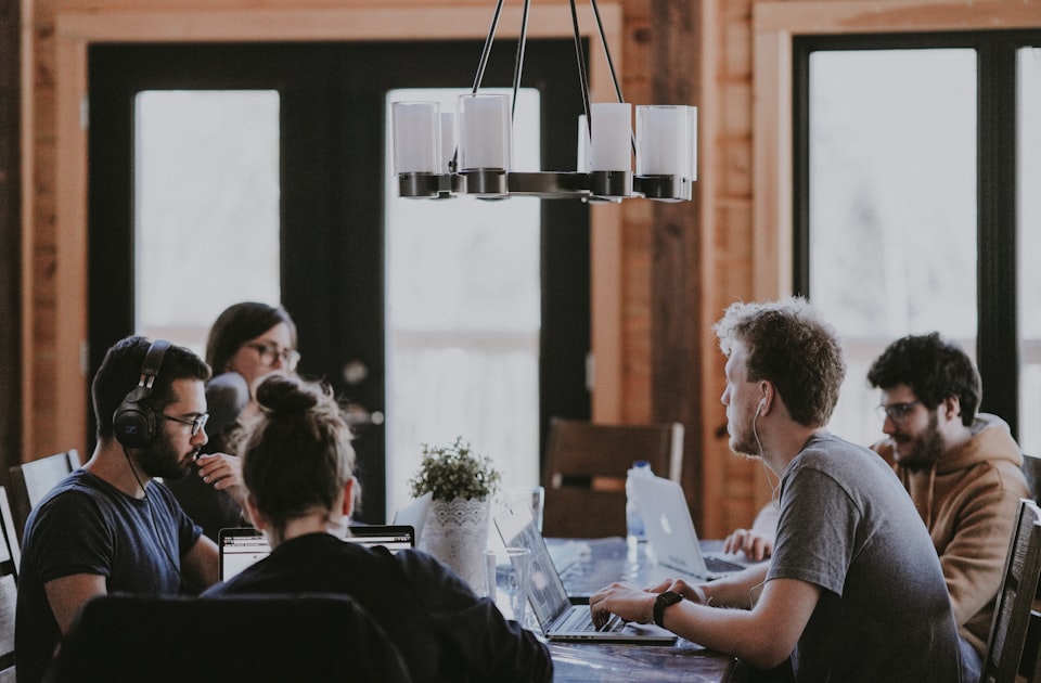 글로벌 분산 개발팀을 위한 최적의 협업 툴 스택 (Slack, Jira, Notion)